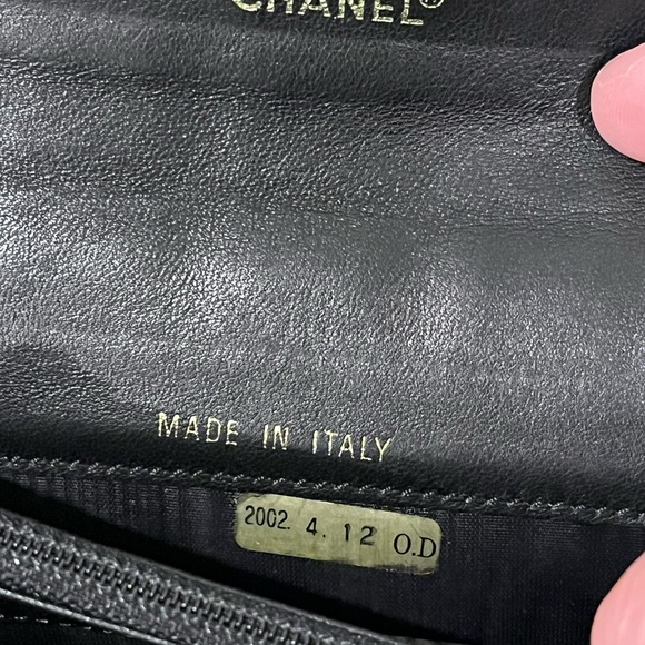 VINTAGE CHANEL 2002 Black Lambskin Choco Bar - PLASTIC ON HARDWARE - PRISTINE - Picture 8 of 10
